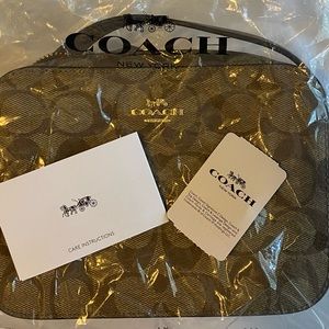 NEW WITH TAGs - COACH body strap purse / bag